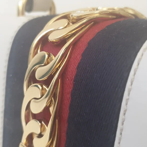 Host pick 💎 Price slashed Gucci sylvie mini handbag 👜 - Picture 8 of 12